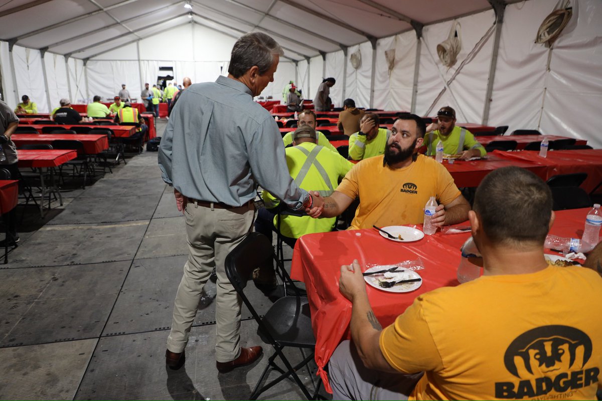 GovKemp's tweet photo. While visiting some of Helene’s hardest-hit Georgia communities, this morning we were honored to meet some hardworking lineman from all over the country who are here helping get Georgians’ power back on in Dublin and Laurens County. Thankful for their professionalism and bravery! https://t.co/OUifo0zbg1