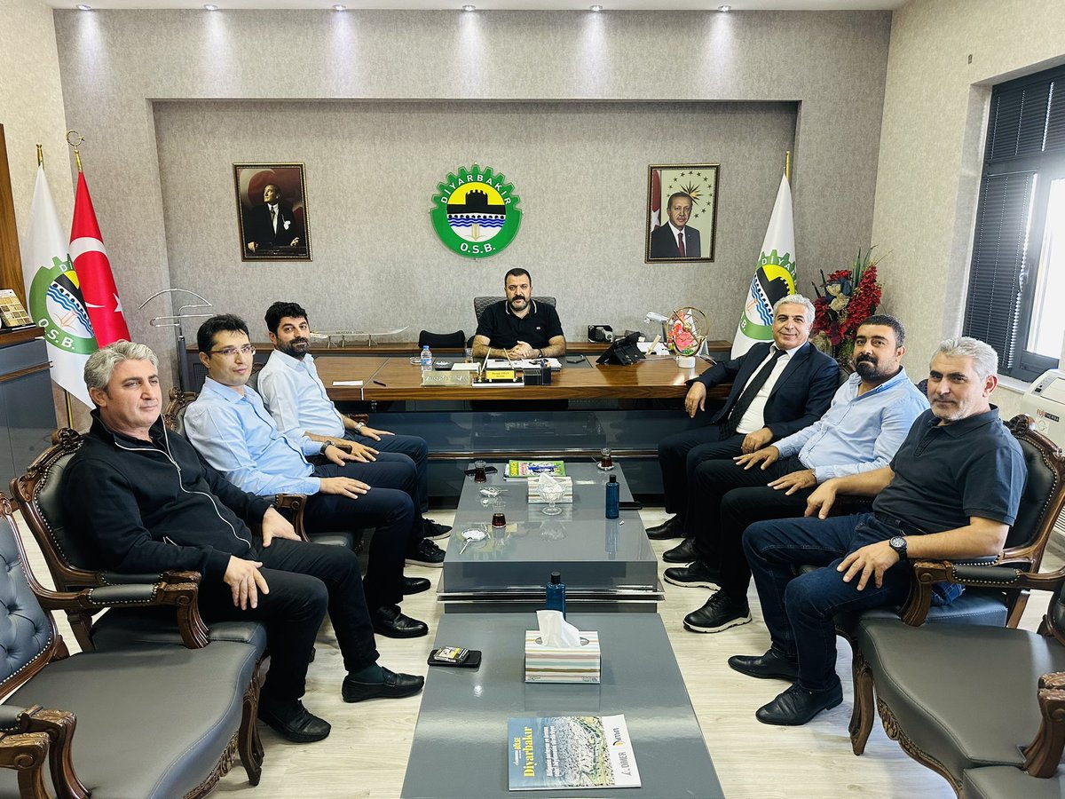 DiyarOSB's tweet photo. Diyarbakır Mali Müşavirler Odası Başkanı Şiyar Bozhan ve beraberindeki heyet Organize Sanayi Bölgesi Yönetim Kurulu Başkanımız Mustafa Fidan ve Yönetim Kurulu Üyelerimizi ziyaret ettiler. Nazik ziyaretlerinden ötürü teşekkür ederiz. https://t.co/pBV5CpHJmv