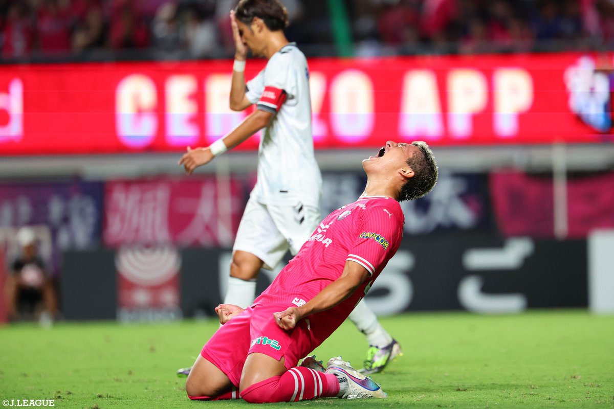 J_League's tweet photo. 😆🌸

#西尾隆矢 
#セレッソ大阪 @crz_official
#大阪ダービー https://t.co/vbafWoST9g