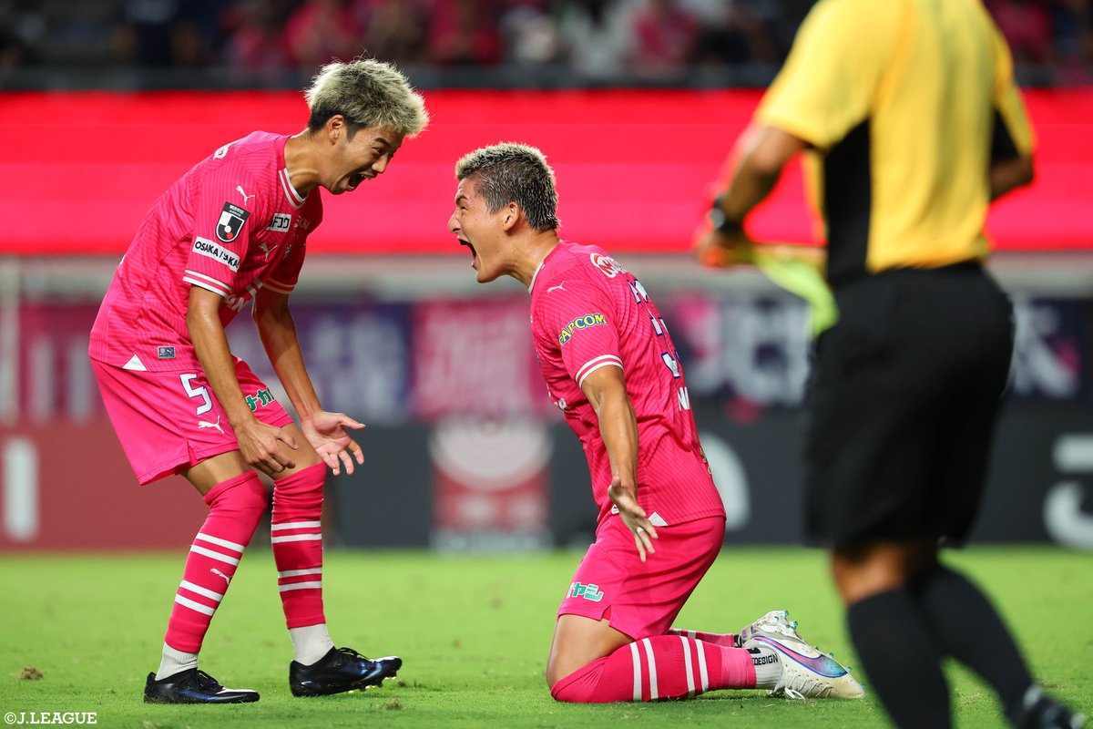 J_League's tweet photo. 😆🌸

#西尾隆矢 
#セレッソ大阪 @crz_official
#大阪ダービー https://t.co/vbafWoST9g