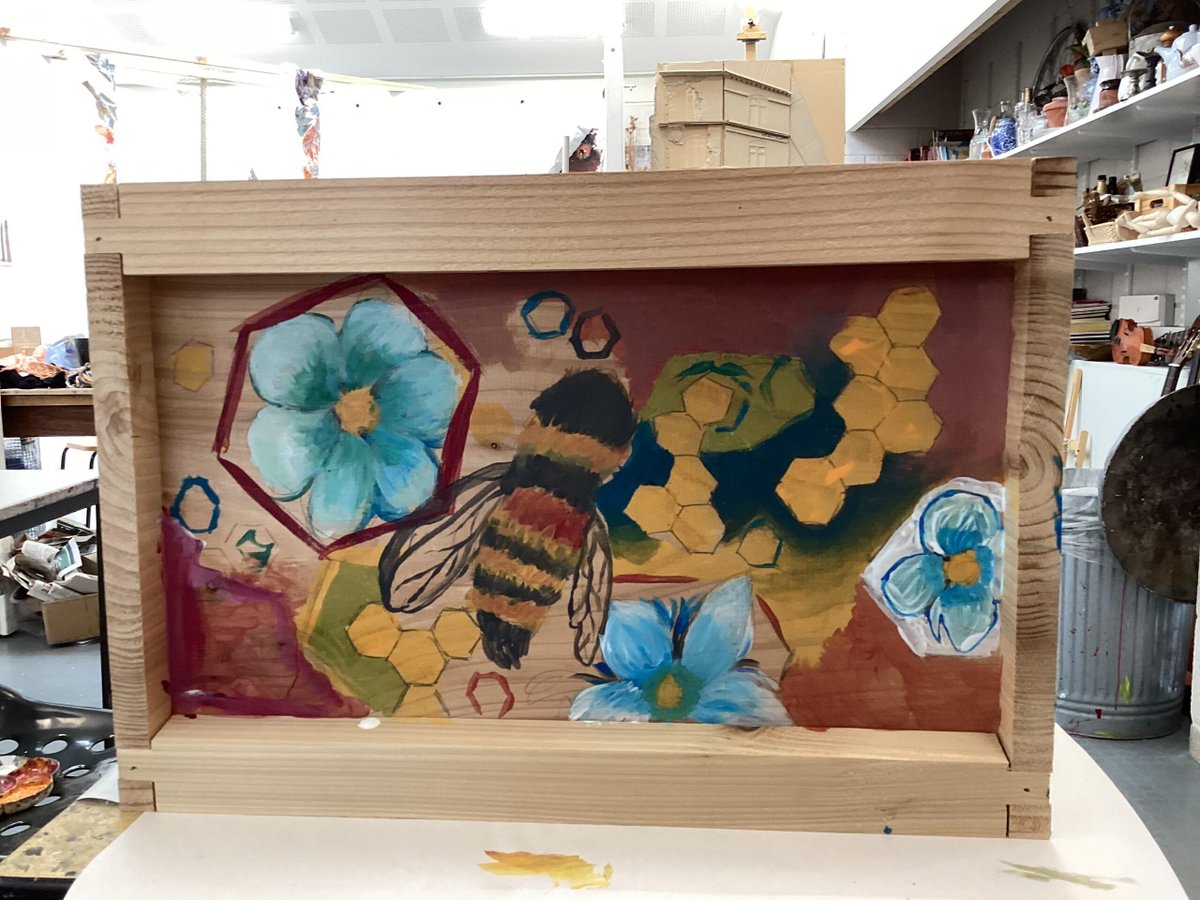 Students were asked to produce a design for our new  STAHS beehive. Last week Yr 10 Art Scholars painted it with the winning designs:
⭐️Alice (Yr 1) 
⭐️Leilah (Yr 5) 
⭐️Elodie (Yr 7)
⭐️Karin (Yr 8). 

Congrats to our Prep winners who will receive a pot of honey next summer! 🍯🐝