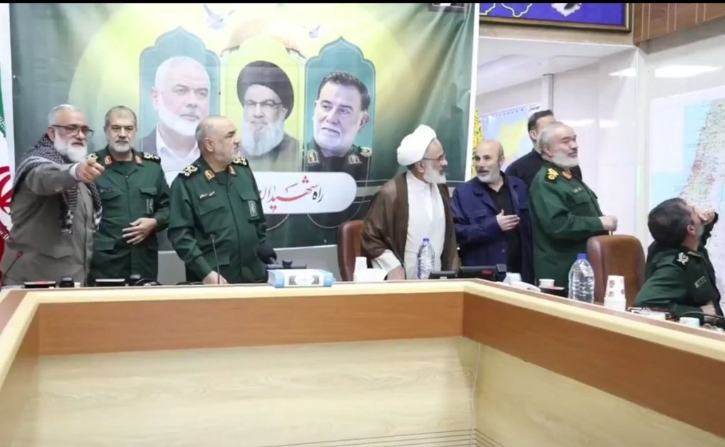 حالا چرا انقدر جاشون تنگ و ترشه؟
نفس آدم میگیره