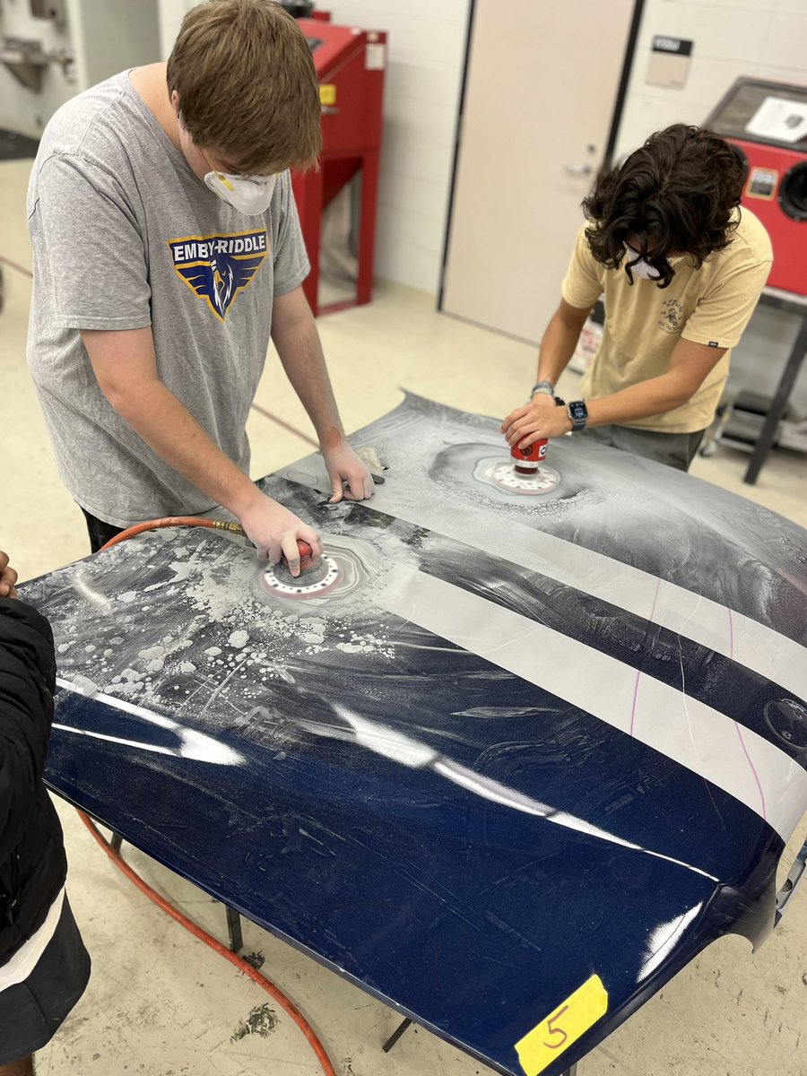 KphsAuto's tweet image. It’s official. KPHS Collision students diving right in and started repairing body panels. @HumbleISD_KPHS 
@HumbleISD 
@HumbleISD_CTE