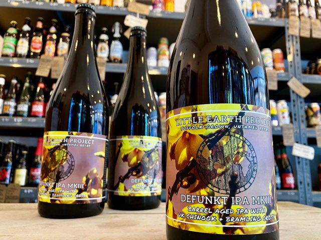 🆕🏴󠁧󠁢󠁥󠁮󠁧󠁿 Defunkt is a fruity and funky barrel-aged mixed-ferm IPA. Brewed in 2021, it was left to age for 31 months in barrel and tank.

The hop oils have faded into fresh grapefruit and bretty funk, and an earthy, spiced back note to the finish.