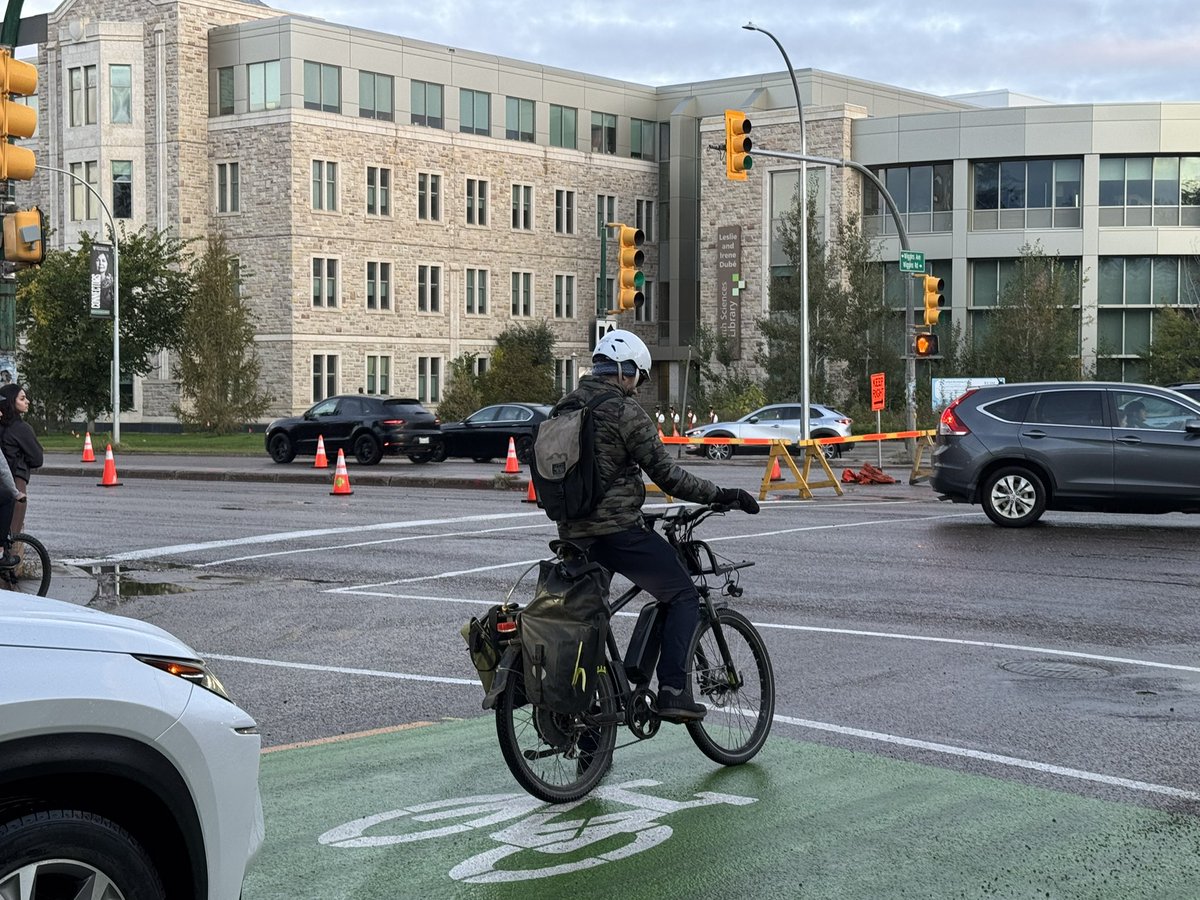 Alex Brown (@alexbrownyxe) on Twitter photo Cyclists will notice a new bike box on Wiggins Avenue at College Drive, as well as a painted bike lane for Wiggins Ave northbound between Elliot St and College Dr as part of an ongoing commitment from the <a href="/cityofsaskatoon/">City of Saskatoon</a> for improving road safety for all users. Cyclists will notice a new bike box on Wiggins Avenue at College Drive, as well as a painted bike lane for Wiggins Ave northbound between Elliot St and College Dr as part of an ongoing commitment from the <a href="/cityofsaskatoon/">City of Saskatoon</a> for improving road safety for all users.