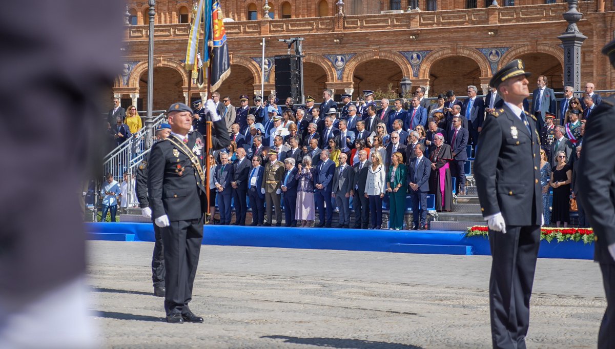 El delegado del Gobierno 🇪🇸 <a href="/PedroFdezGob/">Pedro Fernández</a> , junto a las subdelegadas y subdelegados andaluces, participa en el acto central del Día de la <a href="/policia/">Policía Nacional</a> que ha presidido el ministro <a href="/interiorgob/">Ministerio del Interior</a> , Fernando Grande-Marlaska en Sevilla.