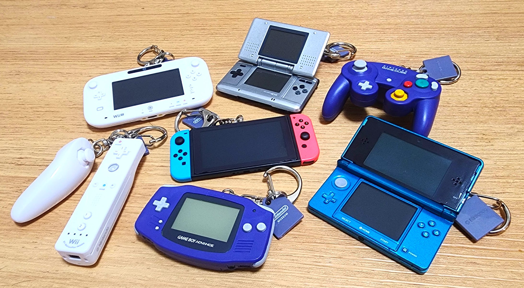 ニンテンドーミュージアム ゲームハードキーホルダー - キーホルダー ニンテンドーミュージアム ゲームハードキーホルダー - キーホルダー