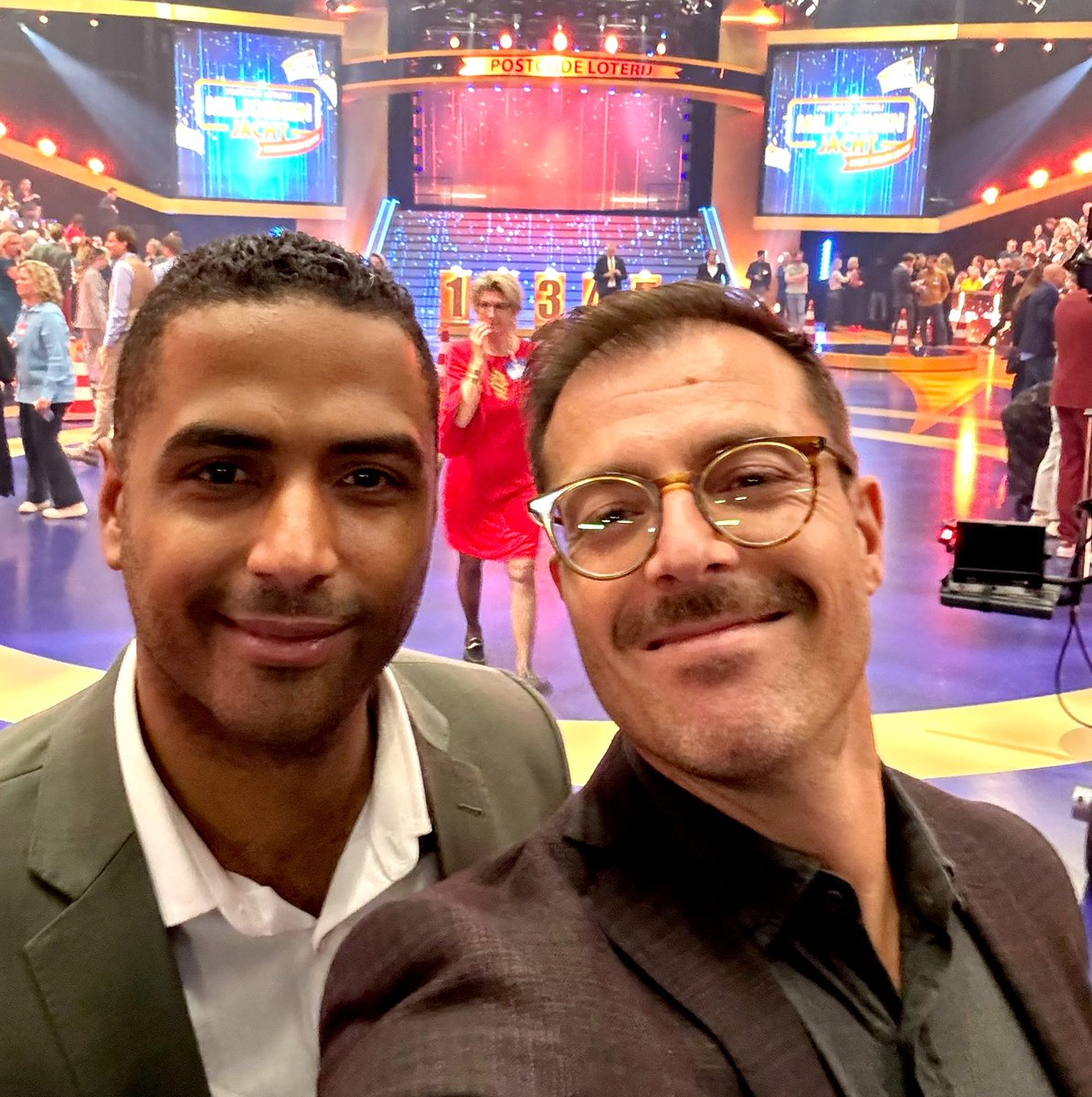Jasper Kuipers (@kuipersjasper) on Twitter photo 💰Samen met <a href="/JerzySoetekouw/">Jerzy Soetekouw</a> genieten bij ‘n speciale goede doelen editie van #miljoenenjacht
💪Dankzij de deelnemers van de <a href="/PostcodeLoterij/">Postcode Loterij</a> kunnen <a href="/HumanitasNL/">Humanitas</a> en <a href="/doktersvdwereld/">Dokters van de Wereld (NL)</a> zich inzetten voor een sociaal, zelfredzaam en gezond Nederland 💰Samen met <a href="/JerzySoetekouw/">Jerzy Soetekouw</a> genieten bij ‘n speciale goede doelen editie van #miljoenenjacht
💪Dankzij de deelnemers van de <a href="/PostcodeLoterij/">Postcode Loterij</a> kunnen <a href="/HumanitasNL/">Humanitas</a> en <a href="/doktersvdwereld/">Dokters van de Wereld (NL)</a> zich inzetten voor een sociaal, zelfredzaam en gezond Nederland
