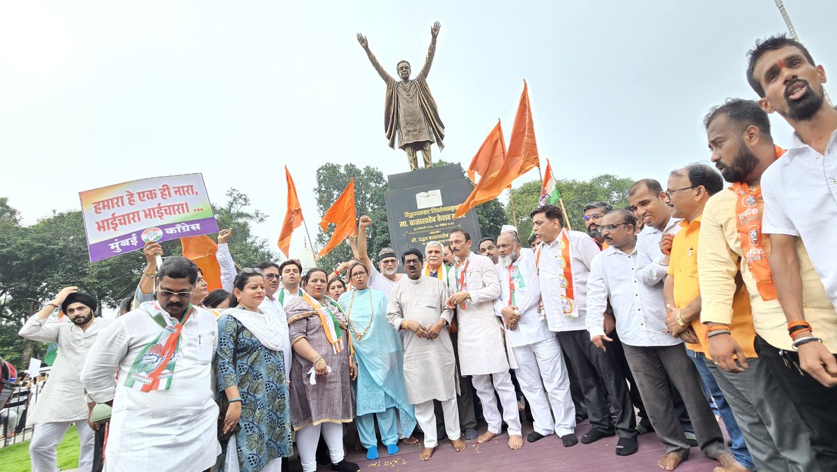 AGSawant's tweet photo. महाविकास आघाडी आणि नागरी संघटना यांच्या वतीने, श्री. तुषार गांधी यांच्यासह महाविकास आघाडीमधील घटक पक्षांचे व नागरी संघटनांचे प्रमुख नेते यांच्या प्रमुख उपस्थितीत हुतात्मा स्मारक ते हिंदुहृदयसम्राट बाळासाहेब ठाकरे स्मारक, डॉ. बाबासाहेब आंबेडकर स्मारक, शहीद राजीव गांधी स्मारक, पंडित नेहरू स्मारक आणि महात्मा गांधी स्मारक (मंत्रालय शेजारी) मार्गाने आयोजित 'शांतता आणि अहिंसा' रॅली...
#MahatmaGandhi #GandhiJayanti #ShivsenaUBT #MahaVikasAghadi #Maharashtra 

@OfficeofUT @AUThackeray @ShivSenaUBT_