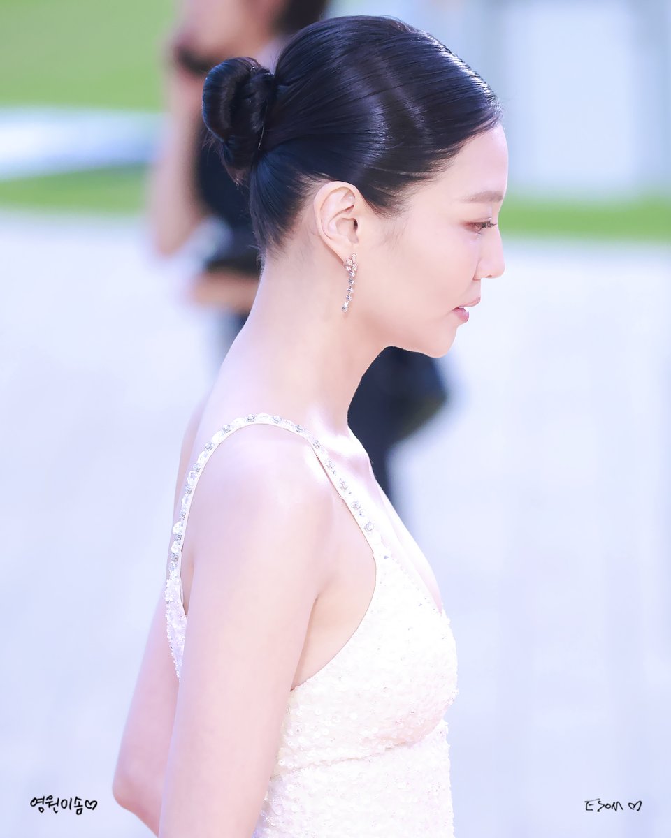 foreveresom's tweet photo. 240719 3회 청룡시리즈어워즈 레드카펫

#이솜 #ESOM https://t.co/wjfEiGYnGa