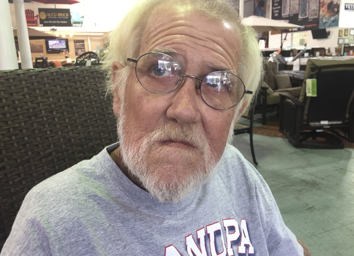 Lyricoldrap's tweet photo. September 30th                      October 1st https://t.co/H3YsxTFQsB