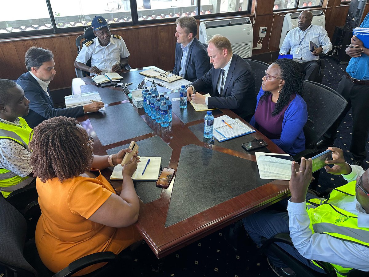 Netherlands Embassy in Kenya (@nlinkenya) on Twitter photo Ambassador <a href="/HenkJanBakker3/">Henk Jan Bakker</a> visited the Port of Mombasa to build stronger trade connections between NL and Kenya 🇳🇱🇰🇪
We are excited about the many opportunities to improve the efficiency of logistics infrastructure for shared prosperity🌱🚢 Ambassador <a href="/HenkJanBakker3/">Henk Jan Bakker</a> visited the Port of Mombasa to build stronger trade connections between NL and Kenya 🇳🇱🇰🇪
We are excited about the many opportunities to improve the efficiency of logistics infrastructure for shared prosperity🌱🚢