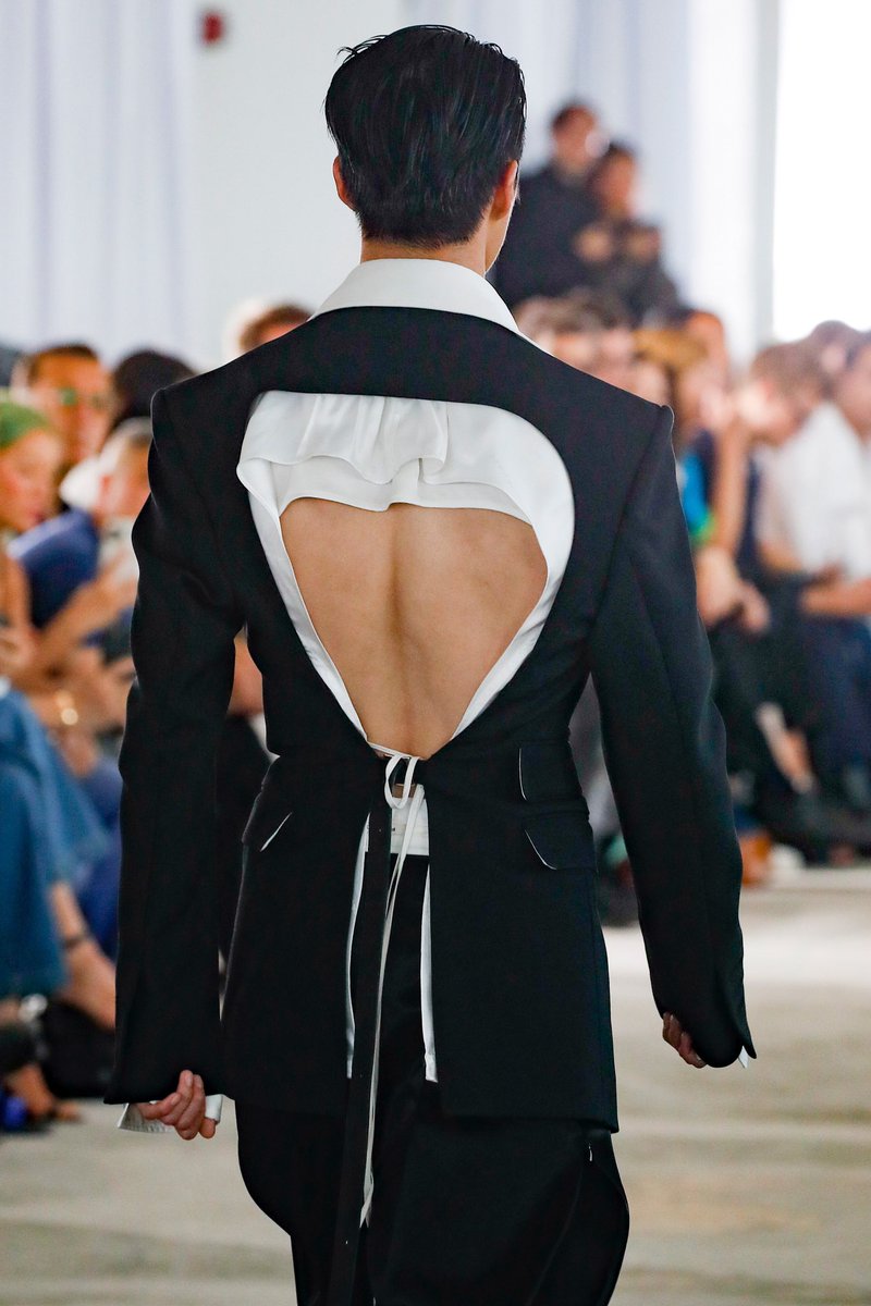 venusianruby's tweet photo. k-pop idols who walked the runway at fashion week (2020-present) ✶ a thread https://t.co/UOQL9oTaDl