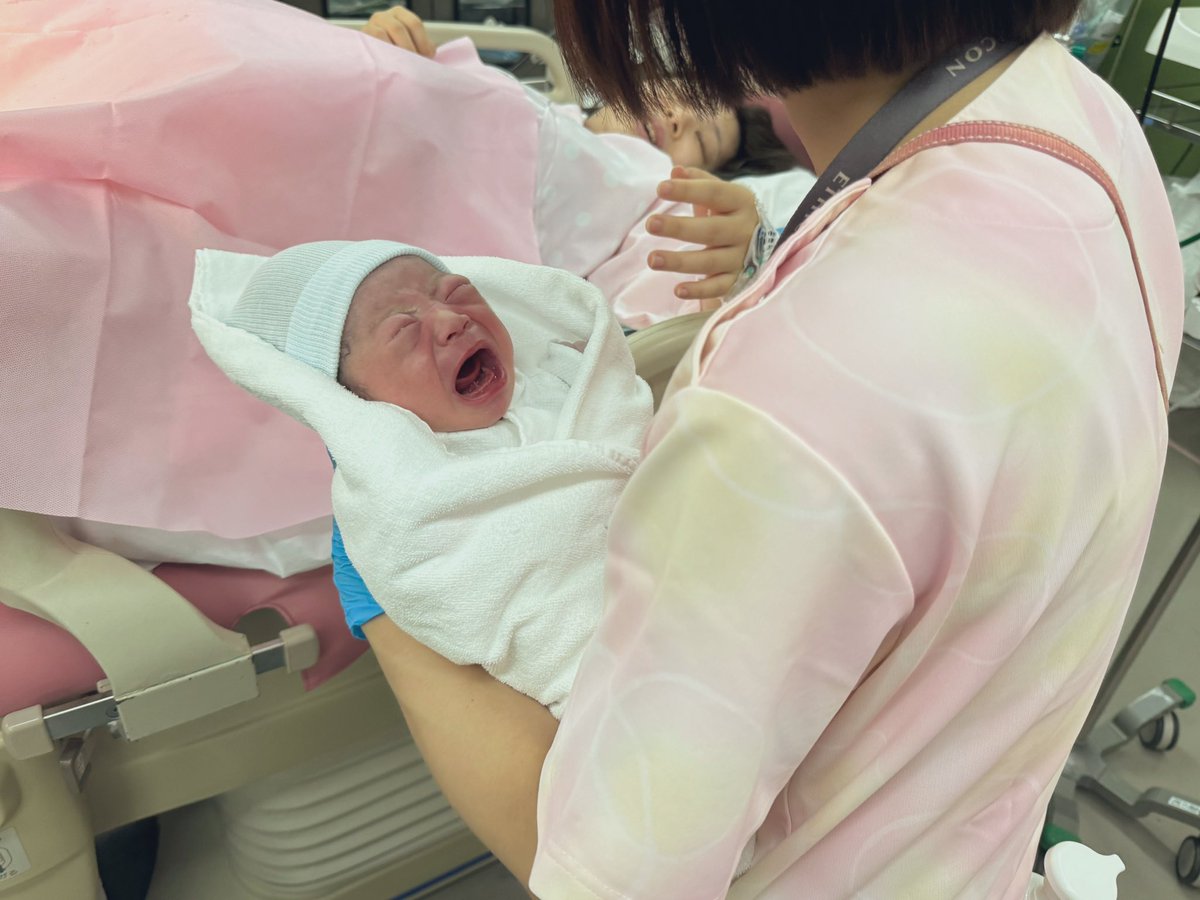 demichans's tweet photo. 本日18:42
第一子が誕生しました！！！
頭のデカさは完全にパパ似でした！
妻も息子も長い間お疲れ様ー！！！
３人で賑やかな家庭にしていきます！！ https://t.co/WGfS0s3X5n