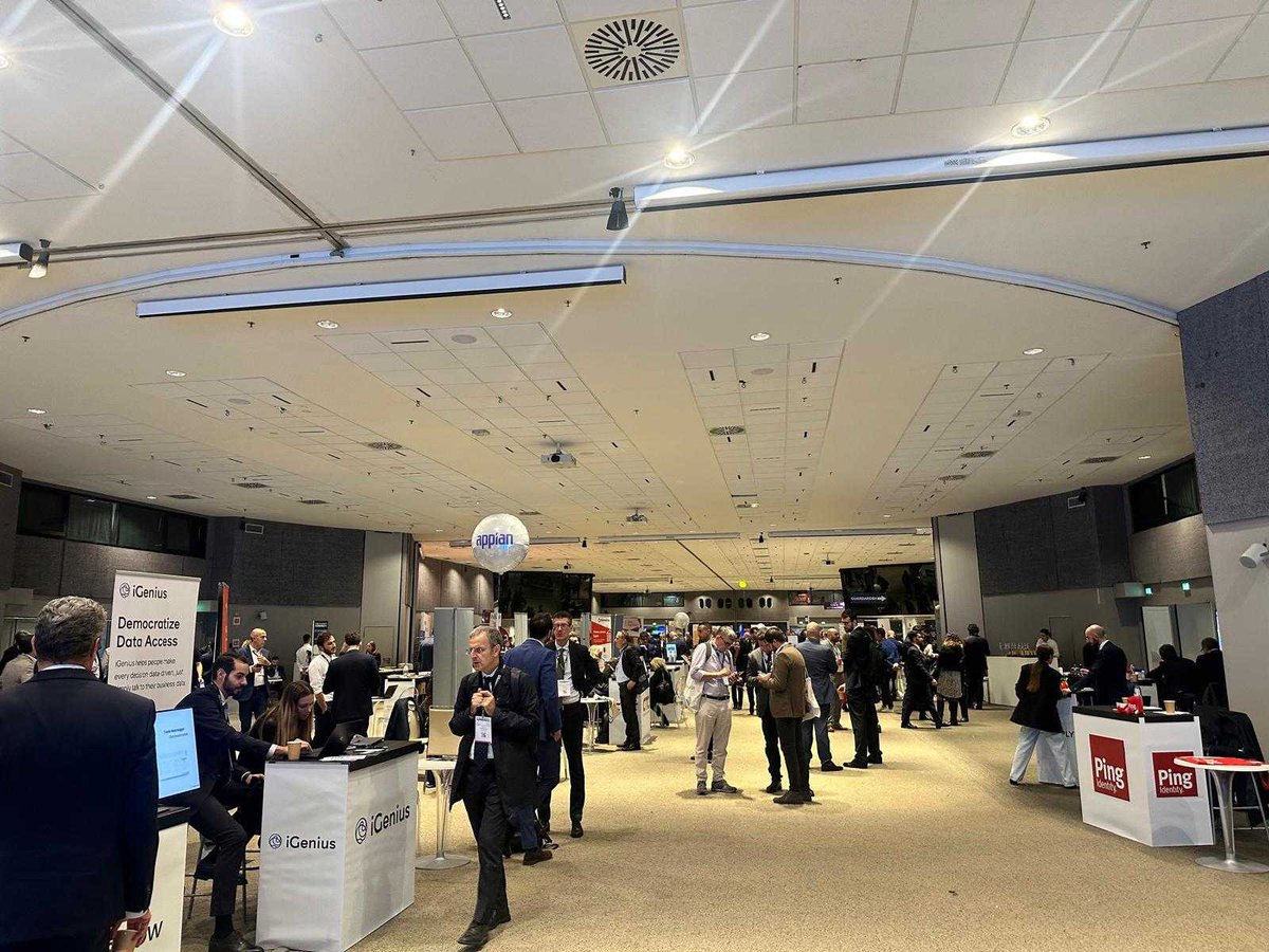 #AI per migliorare realtime credit scoring e analisi dei rischi finanziari, bilanciando automazione, innovazione e trasparenza. 
E voi, cos'avete in serbo per il futuro dell’AI nei servizi finanziari? 

#Fintech #AI #CreditScoring #RiskManagement #Innovazione #forumbanca