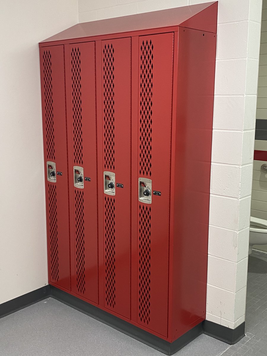 Thank you H2I Group, Inc. for these beautiful installation photos!

Red Rock Central HS in Lamberton, MN

#core #sentrythreelatch #diamondperforation #pianohinge #codered #slopetop #2tier #debourgh #lockers #installationphotos #installphotos