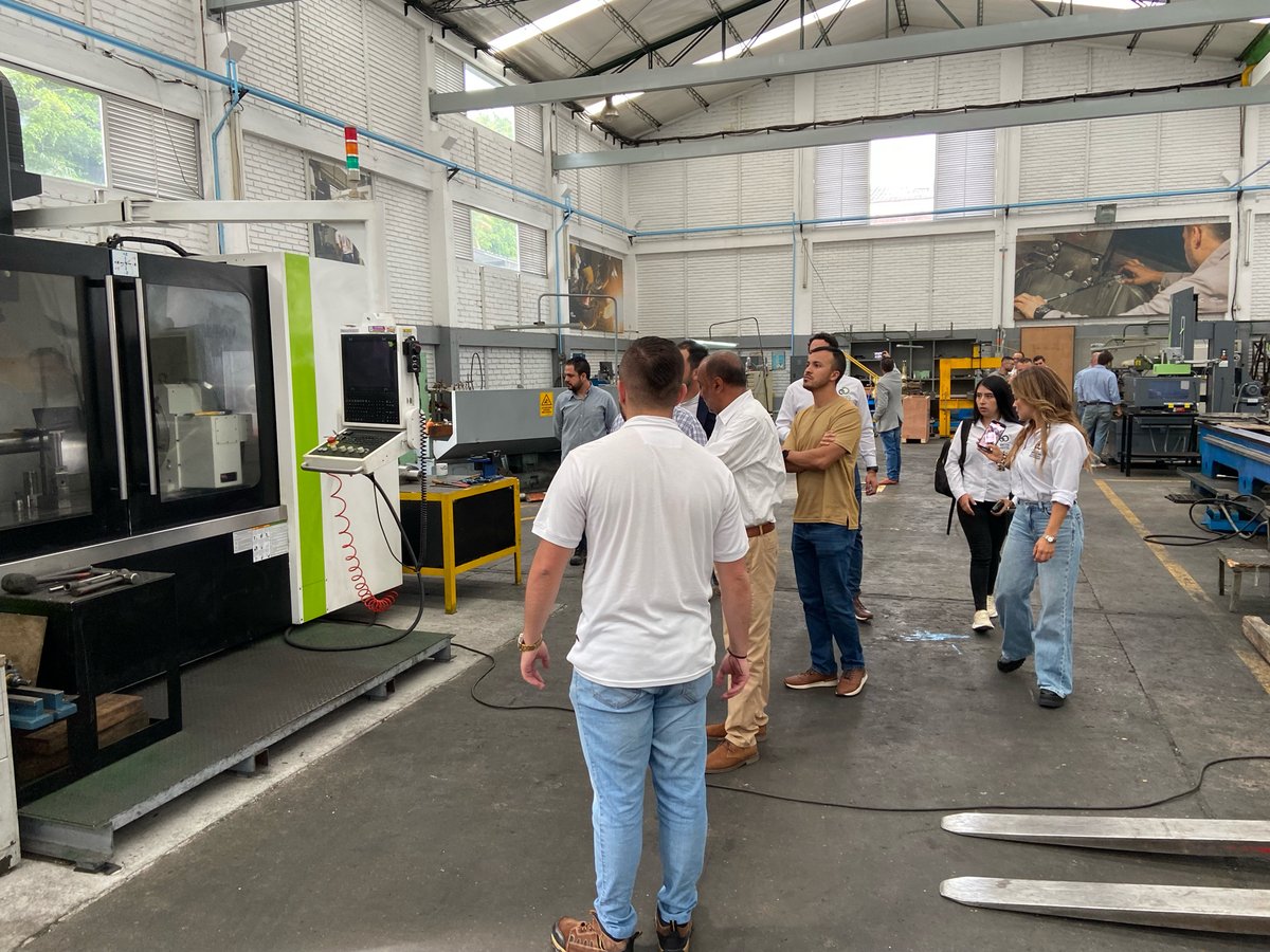 CCManizales's tweet photo. Iniciamos el lanzamiento del “Centro de Reindustrialización Zasca Metalmecánico”👉 en Manizales 🎉🎉 de la mano 🤝 de nuestros aliados 🤝 @univerisdadautonomademanizales @chec @innpulsacolombia @senacaldas @mincomercioindustriayturismo @gobernaciondecaldas https://t.co/YrlBepU0N7