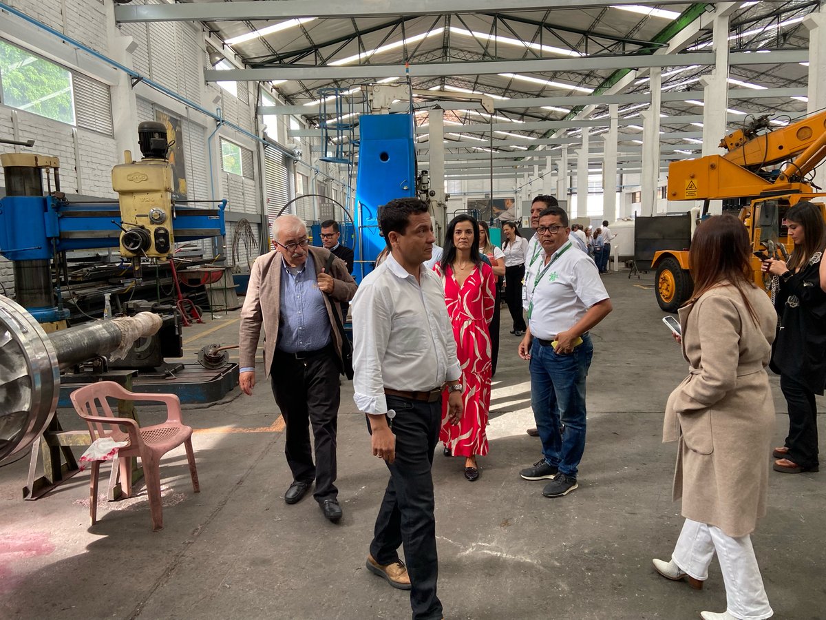 CCManizales's tweet photo. Iniciamos el lanzamiento del “Centro de Reindustrialización Zasca Metalmecánico”👉 en Manizales 🎉🎉 de la mano 🤝 de nuestros aliados 🤝 @univerisdadautonomademanizales @chec @innpulsacolombia @senacaldas @mincomercioindustriayturismo @gobernaciondecaldas https://t.co/YrlBepU0N7