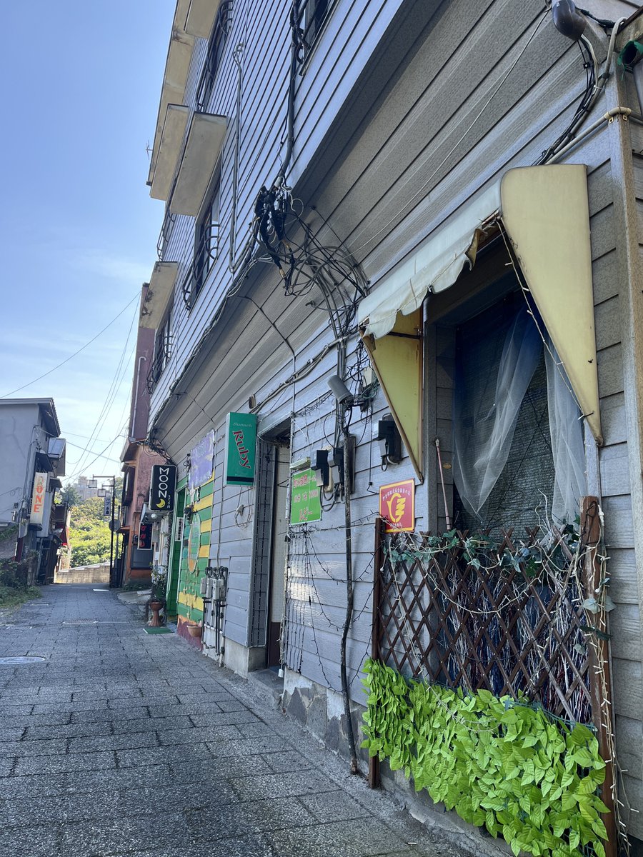 連れ込みスナックは実在した...
詳細はDMで。
※写真はイメージです。

#風俗 #裏風俗 #連れ込みスナック #温泉街 #伊香保温泉