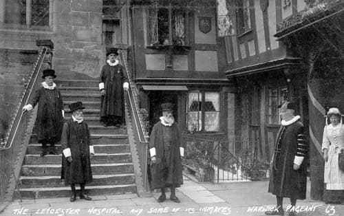 LordLeycester's tweet image. This is an old image of some of the Brethren from the Lord Leycester.

It's titled Warwick Pageant, meaning it dates to 1906!

#brethren  #warwick #history #heritage @HeritageFundUK