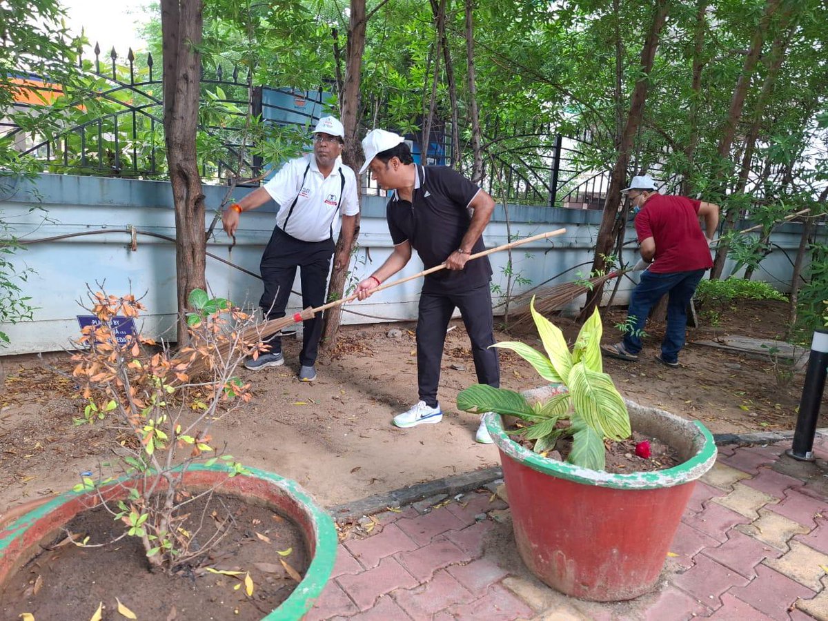 IncomeTaxGuj's tweet photo. On Swachh Bharat Diwas 2024, under the aegis of Swachhata Hi Seva campaign 4.0, Income tax officers and officials participated in Swachhata Abhiyan at Aayakar Bhawan,  Vejalpur Ahmedabad.
@IncomeTaxIndia 
@nsitharamanoffc 
@PIB_India 
@PIBAhmedabad https://t.co/PGB7gT5u1V