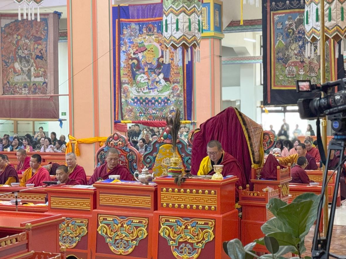 #Бумбаны_их_тахилга Есөн хүслийн учрал, шинийн саран мэт дэлгэрэх хүслийг хангагч чандмань эрдэнийн сан бумбыг залж, тахин шүтэх нь мэргэн, ариун , сайн гурван зохиол үйлс арван зүгт дэлгэрэх, олон амьтны үгүйрлийн зовлон арилан, өвчин зовлонгүй, нас буян, арвидахын ерөөлтэй.