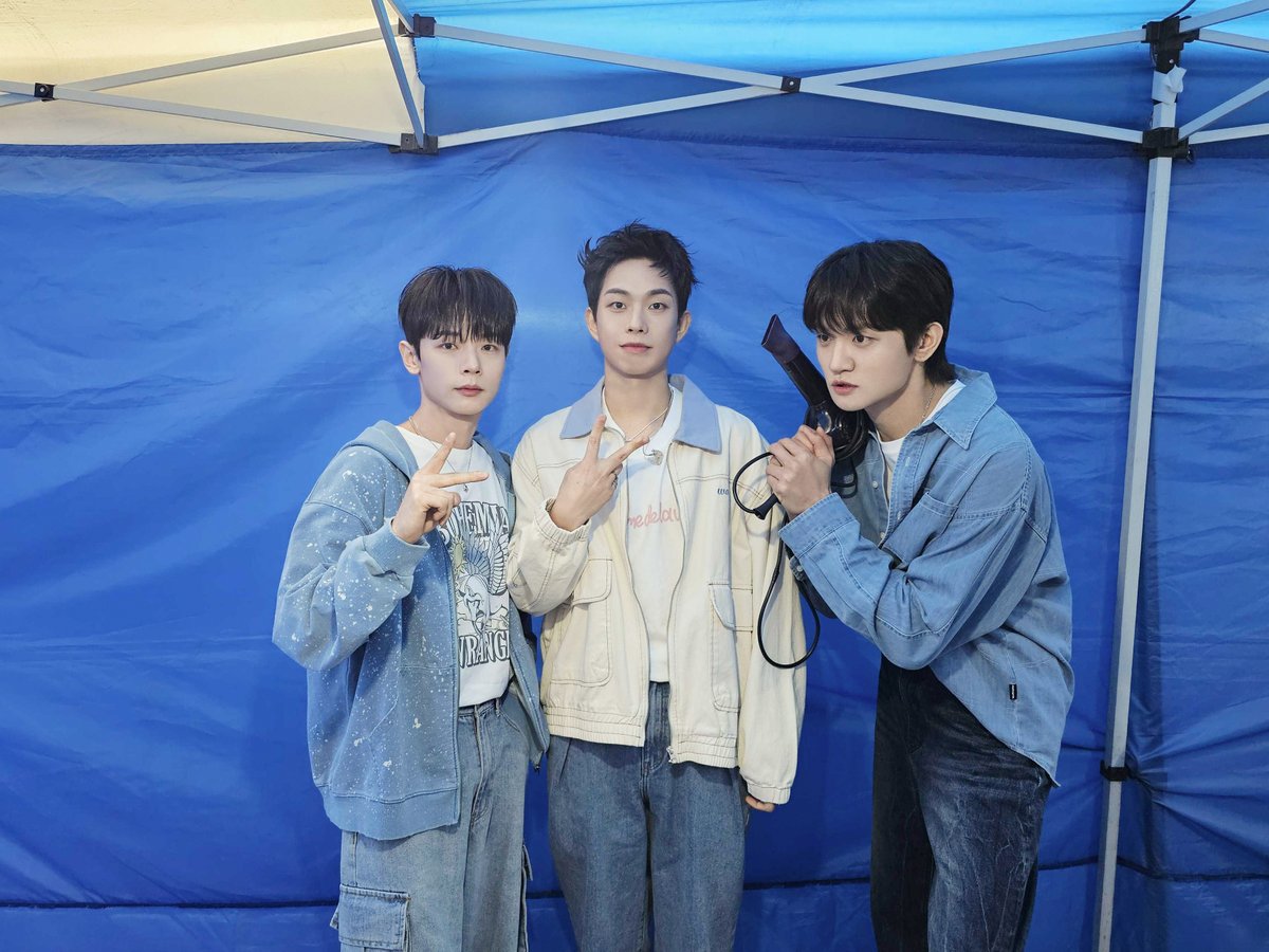 [#LUCY] 2024 숭실대학교 대동제 <VERITAS:환상> 완료✔  

푸릇푸릇한 캠퍼스 아래 빛나는 자연광 LUCY✨
처음 방문한 숭실대학교에서 환상적인 무대 완료💙

 #루시 #신예찬 #최상엽 #조원상 #숭실대학교