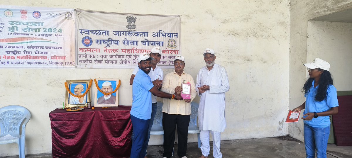 JepeePatel5's tweet photo. रासेयो कमला @nssKNCollegeKrb  कोरबा की रासेयो इकाई द्वारा 02 अक्टूबर महात्मा गांधी एवं लाल बहादुर शास्त्री जी की जयंती को मेघा स्वच्छता अभियान के रुप में मनाया गया। @NeetaBajpai5 @NSSRDBhopal @manojsinha812 @YKTiwari68 #SHS2024 #SwachhataHiSewa2024 @AdnBajpai @KorbaNagar35765 https://t.co/qwaOli0pyC