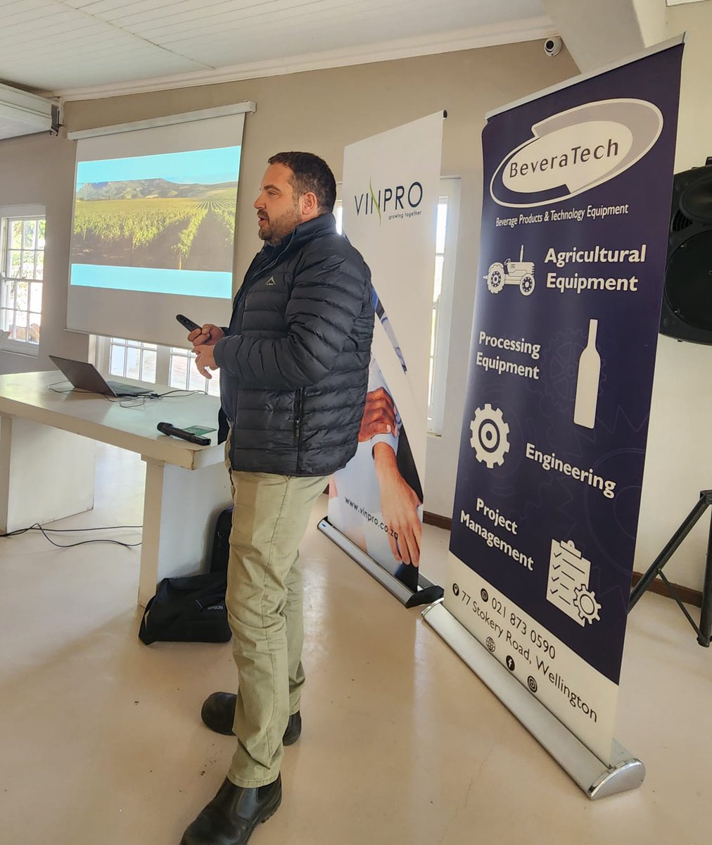 Vinpro_za's tweet photo. Regional Information Day 1 – Paarl/Swartland.
Principles & general application of different classes of nutrient sprays and biostimulants in vineyard by Robert Wilsdorf, Viking.
@Vinpro_za @SA_Wine
#Vinpro #SouthAfricaWine https://t.co/dUp6DPKRmS