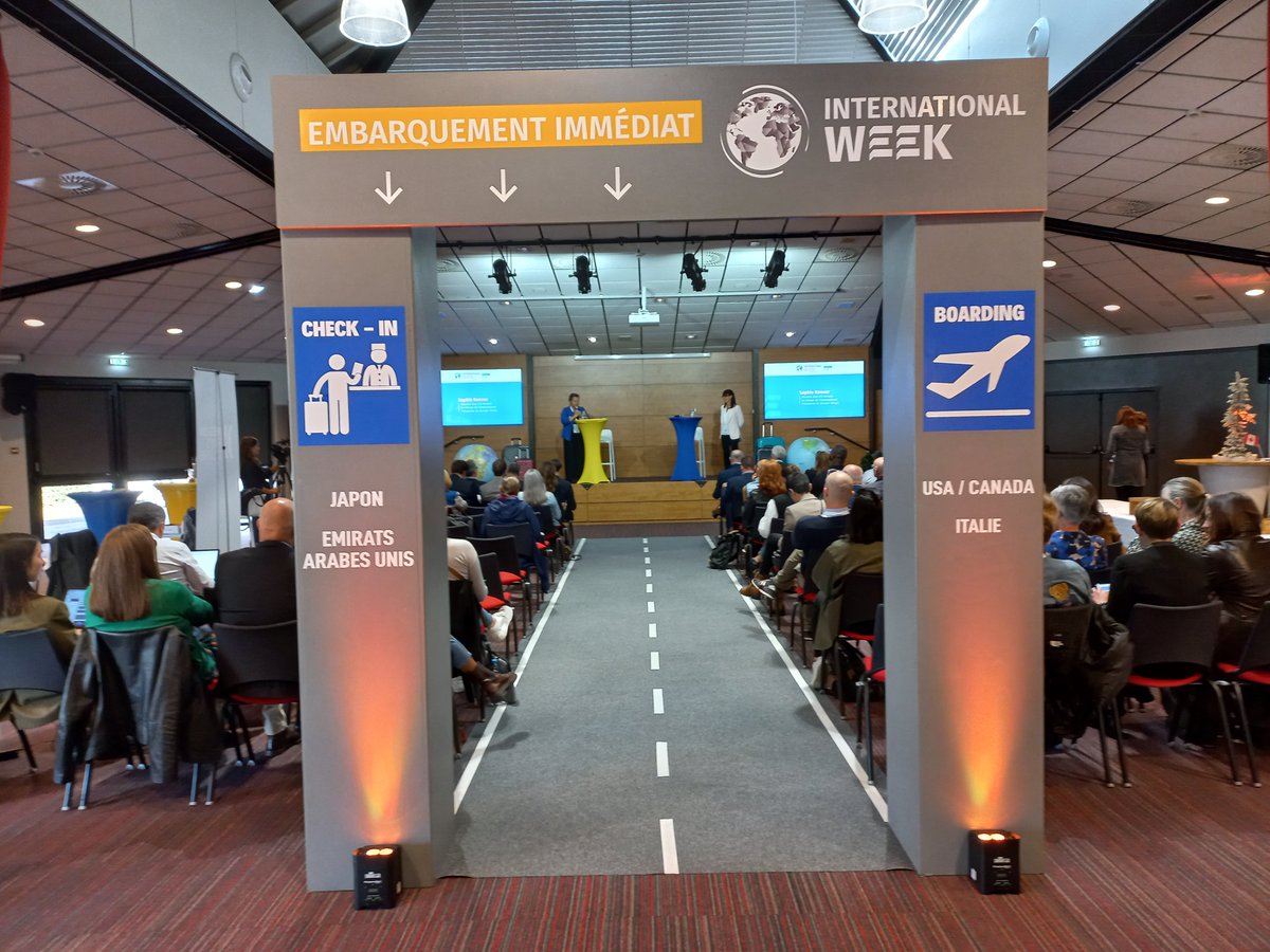 Ouverture par Sophie Renner, élue #CCI en charge de l'international, de l' 𝐈𝐧𝐭𝐞𝐫𝐧𝐚𝐭𝐢𝐨𝐧𝐚𝐥 𝐖𝐞𝐞𝐤, la journée vendéenne dédiée à l' #import #export  🌍
Tout l'après-midi : tables-rondes, découverte pays, rencontres experts &amp; networking pour booster son activité.
