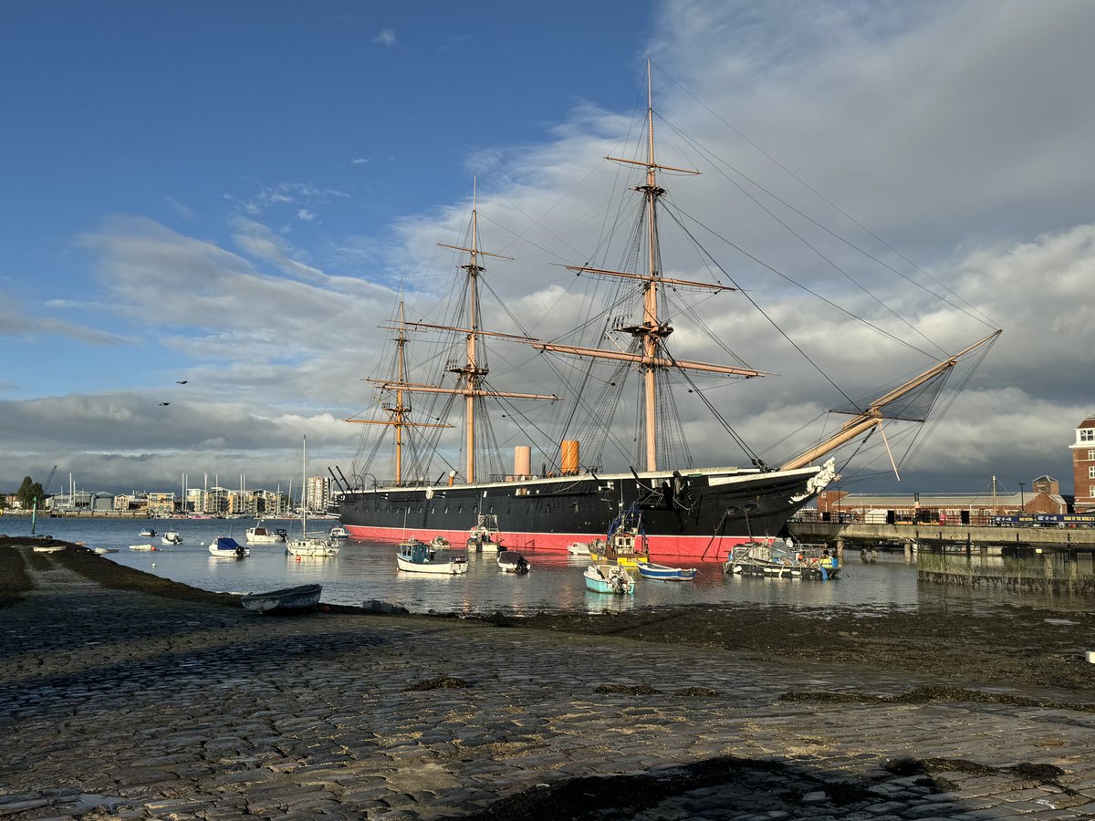 It’s a beautiful day as we welcome our new postgraduate research students. 

Over the next two days they are taking onboard essential researcher information, connecting with one another, and starting to build a strong research community. 

#PortsmouthUni #UoPGradSchoolInduction