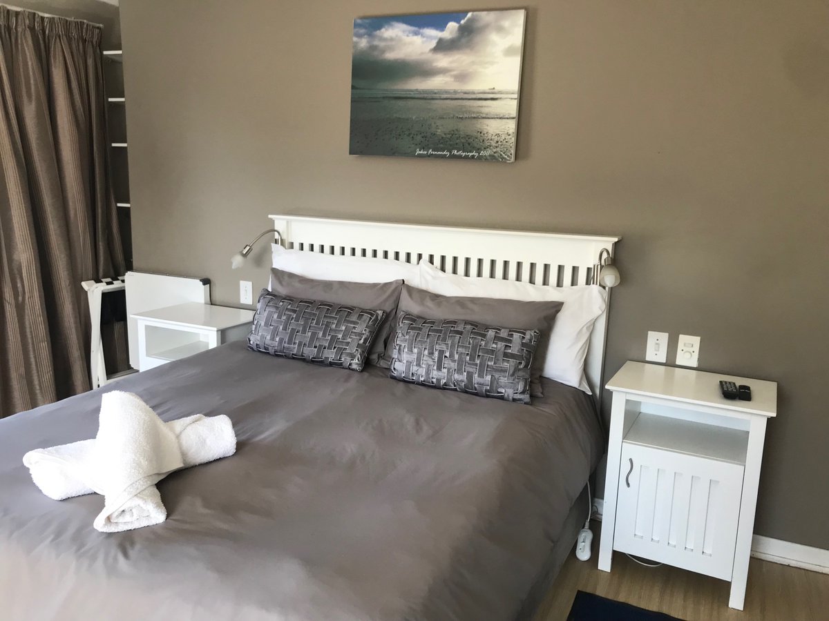 At Sunset Decks, every detail is curated for an unforgettable stay. Experience luxury and comfort at Sunset Beach!

 4A Engina Crescent, Sunset Beach, Milnerton, Cape Town
 +27 21 551 6756
info@sunsetdecks.co.za
sunsetdecks.co.za

#SunsetDecks #CapeTown