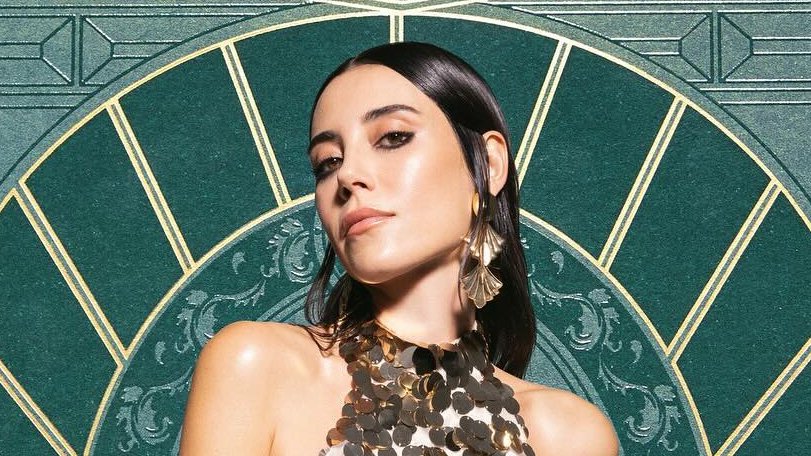 Turcas_Es's tweet photo. 🇹🇷🔊 Oficial: #CansuDere es la protagonista de la nueva serie #BinbirGeceMasalları para la plataforma Tabii. https://t.co/8cTacMk9tM