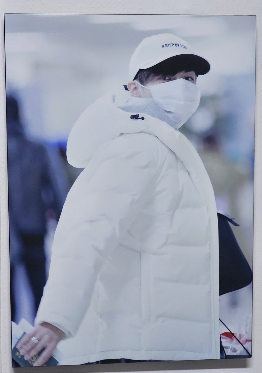 재호가 작업한 노래도 나오고 날도 추워지고😳

전시회 때 전시했던 출국 재호입니다.
인용 RT 해주신 분중에 한 분 선정해서 보내드릴게요. 
(수령 가능한 국내 주소지가 필요합니다.)

10월 7일까지 써주신 내용 확인하고 발표할게요☺