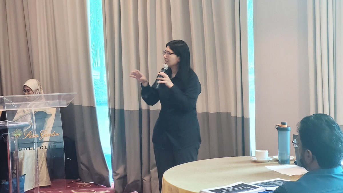 PUTRAJAYA, 2 Oktober 2024 – Pegawai Penyelidik Kanan STRIDE, Encik Ahmad Razi bin Mohamed Yunus dan Puan Kathryn Tham Bee Lin telah  menyampaikan ceramah sempena Kursus Biokeselamatan dan Biosekuriti 2024 anjuran Institut Penyelidikan dan Kemajuan Pertanian Malaysia (MARDI)