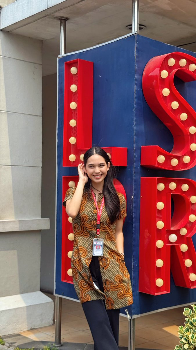 sarahbeatrix_'s tweet photo. Selamat hari batik! 🇮🇩💟 https://t.co/peLQjZuy6N