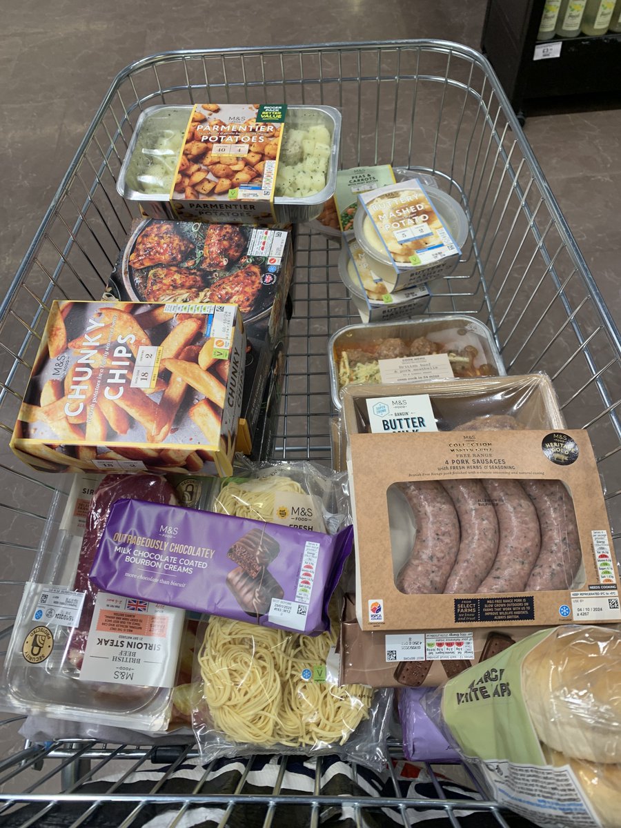 Simply_Smithy's tweet photo. Had to come all the way to Charlton to get mash. We used to be a country. #MashCrisis #PotatoPosse #RadarOReilly #UkspudScene https://t.co/0LTaCUVLoc
