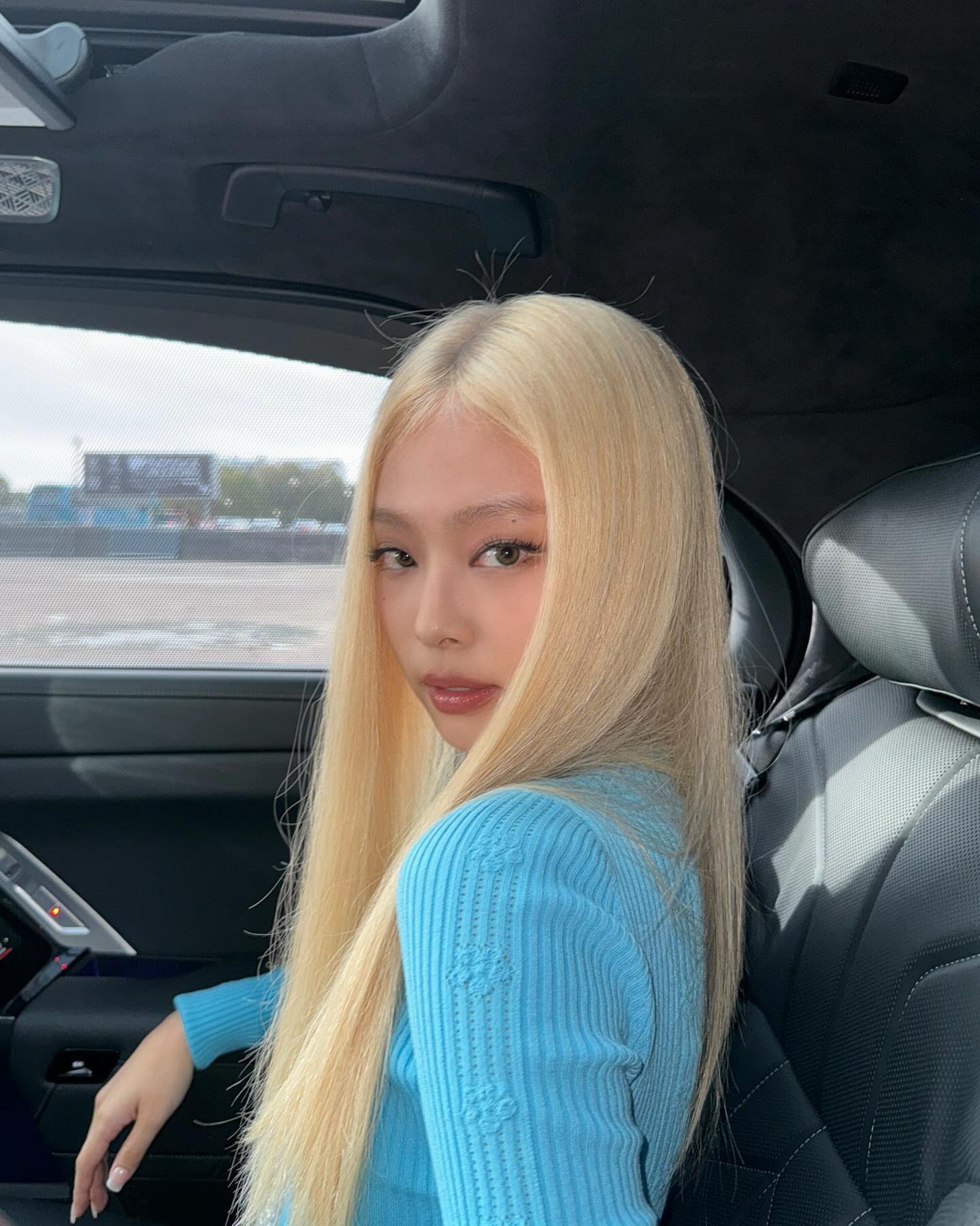 その他 Jennie Cooing Blue “Censored” Denim Jeans | Jennie - BlackPink - Fashion