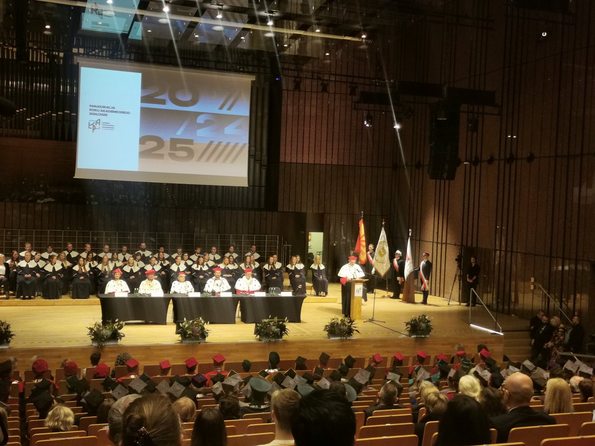 Politechnika Łódzka (@p_lodz_pl) on Twitter photo Rektor PŁ, prof. Krzysztof Jóźwik występuje w imieniu uczelni podczas wspolnej inauguracji Łódzkiego Partnerstwa Akademickiego.
Vivat Academia!
<a href="/naukawpolsce/">Nauka w Polsce</a> <a href="/ForumAkad/">Forum Akademickie</a> <a href="/MNiSW_GOV__PL/">Ministerstwo Nauki i Szkolnictwa Wyższego</a> <a href="/lodzkiePL/">Łódzkie dla Ciebie</a> <a href="/Modziwodzi/">Młodzi w Łodzi</a> <a href="/Miasto_Lodz/">Łódź</a> <a href="/amuzlodz/">Akademia Muzyczna w Łodzi</a> <a href="/LodzFilmSchool/">Szkoła Filmowa Łódź</a> <a href="/ASPLodz/">ASP-Lodz</a> <a href="/umedlodz/">UMED Lodz (Uniwersytet Medyczny w Łodzi)</a> <a href="/unilodz/">Biuro Prasowe UniLodz</a> Rektor PŁ, prof. Krzysztof Jóźwik występuje w imieniu uczelni podczas wspolnej inauguracji Łódzkiego Partnerstwa Akademickiego.
Vivat Academia!
<a href="/naukawpolsce/">Nauka w Polsce</a> <a href="/ForumAkad/">Forum Akademickie</a> <a href="/MNiSW_GOV__PL/">Ministerstwo Nauki i Szkolnictwa Wyższego</a> <a href="/lodzkiePL/">Łódzkie dla Ciebie</a> <a href="/Modziwodzi/">Młodzi w Łodzi</a> <a href="/Miasto_Lodz/">Łódź</a> <a href="/amuzlodz/">Akademia Muzyczna w Łodzi</a> <a href="/LodzFilmSchool/">Szkoła Filmowa Łódź</a> <a href="/ASPLodz/">ASP-Lodz</a> <a href="/umedlodz/">UMED Lodz (Uniwersytet Medyczny w Łodzi)</a> <a href="/unilodz/">Biuro Prasowe UniLodz</a>
