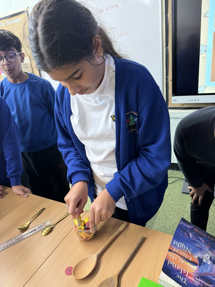 carltonj_i's tweet photo. In Year 6, we have been exploring how animals adapt to their environments. We used different sized equipment to represent the variation in birds to see how many seeds they could collect #Investigation #WorkingScientifically #DisciplinaryKnowledge https://t.co/eCcofnI7Gk