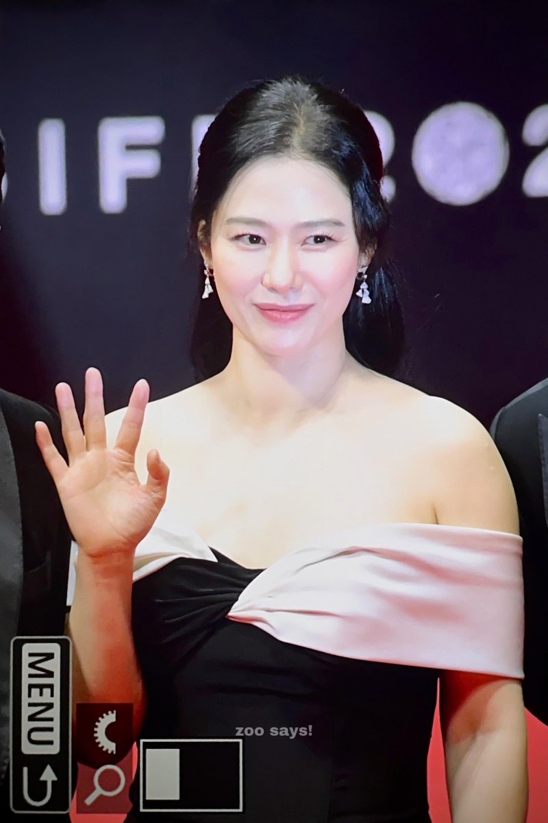 zs_0424's tweet photo. 241002 부국제 🎥

#김현주 #Kimhyunjoo https://t.co/jTATwPkHi6