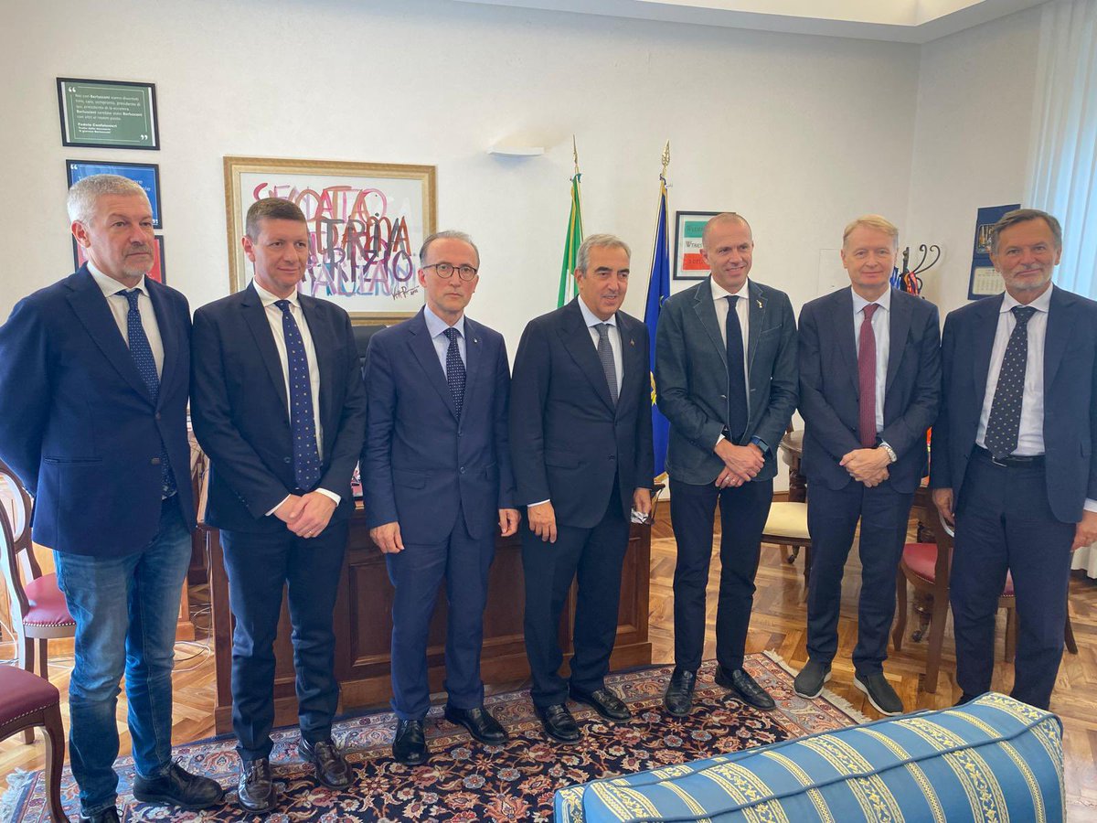 CislNazionale's tweet photo. Dl Sicurezza: L’incontro oggi al Senato tra la delegazione della Cisl guidata dal Segretario Confederale #SauroRossi con i capi gruppo di maggioranza. https://t.co/E0uYyrziE8