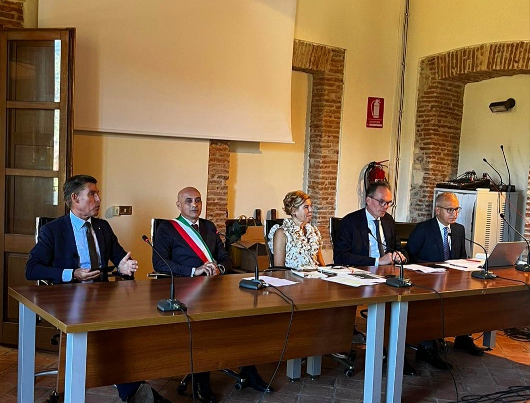 "Bringing together two different perspectives, that of the Netherlands and Italy, has led to incredible innovations for Europe on the road to sustainable agriculture", said Ambassador Willem van Ee during this morning's conference on Sicco Mansholt in Teulada, #Sardinia.