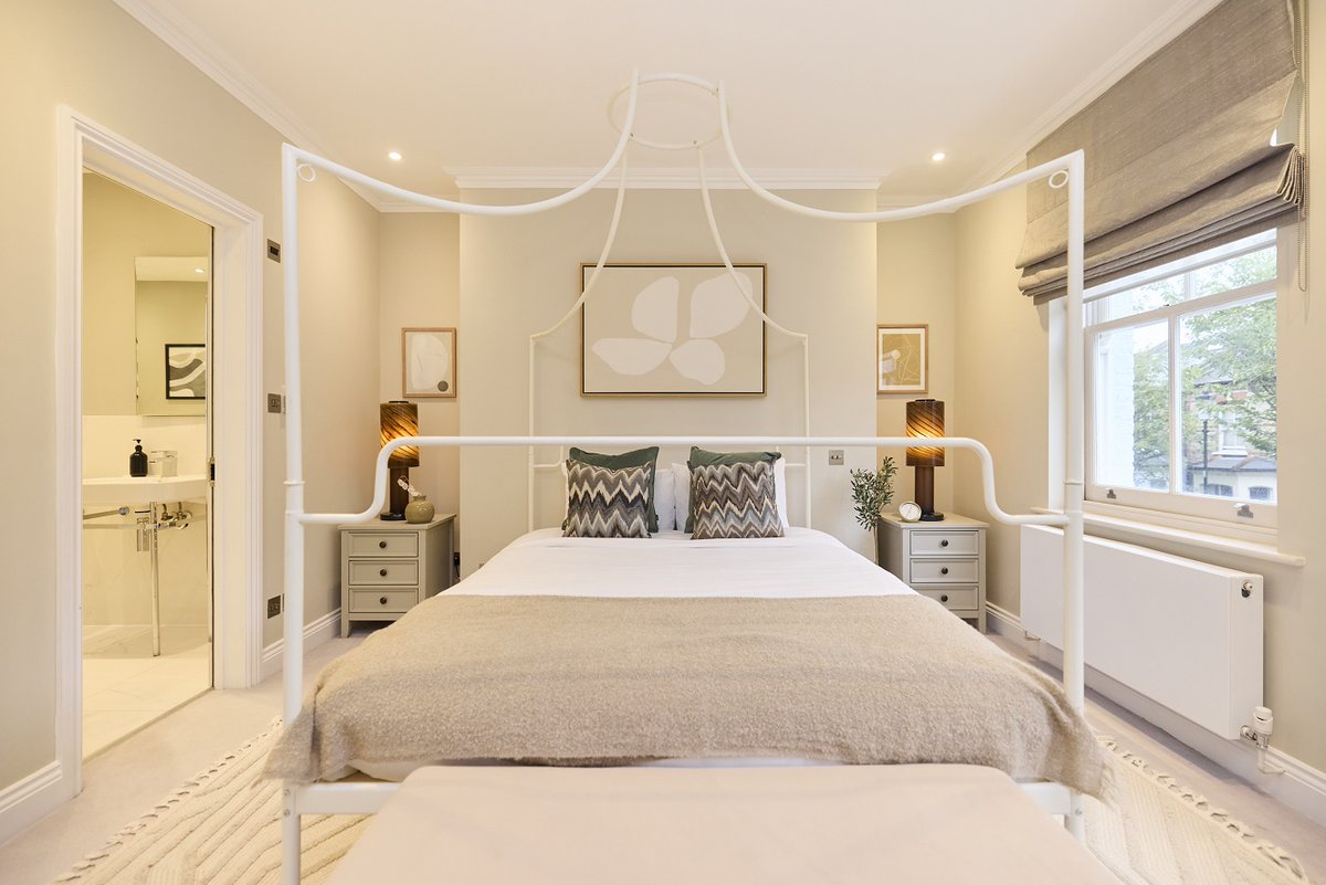 An impressive, recently renovated home in a fantastic location ✨

📍 Holland Park, W11
🏡 5 bedrooms
🛀 4 bathrooms
🚉 Good transport links
🌳 West facing private garden
💷 £2,300,000

See the full listing: bit.ly/4gLf3t3

#kfhproperty #london #hollandpark #W11