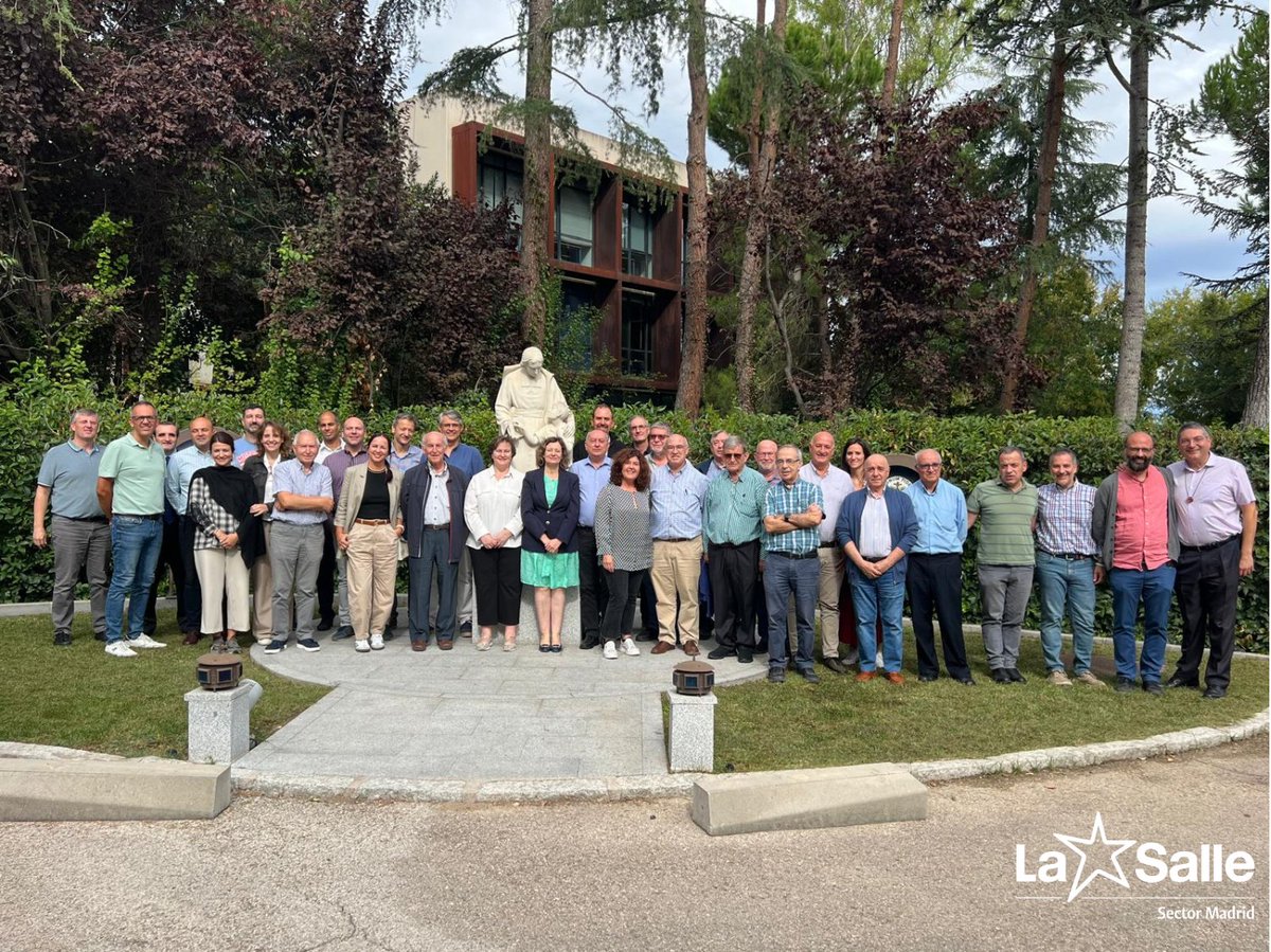 Hoy se han reunido los Directores Generales de Centro y Directores de Comunidad del Sector. Ánimo y vamos a por el curso 2024-2025. #TiempoDeCuidarTiempoDeCrear #MiraMásAllá #SomosLaSalle