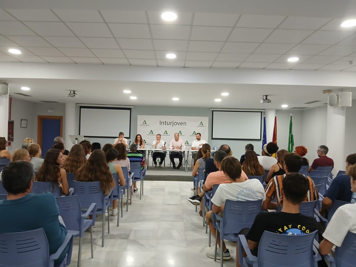 Centros Educativos Excelencia Deportiva Andalucía (@ceedandalucia) on Twitter photo 🟩⬜🟩#CEEDASevilla🟩⬜🟩
❇️La Residencia <a href="/inturjoven/">Inturjoven</a> de Sevilla le dio la bienvenida en este inicio del curso académico al nuevo alumnado #CEEDA de waterpolo 🤽♂️🤽♀️
👏¡Feliz curso!👏
📲Más información en ceeda.info
#CEEDAndalucía
<a href="/DeporteAND/">Andalucía es Deporte</a> <a href="/EducaAnd/">Consejería Desarrollo Educativo y FP</a> 🟩⬜🟩#CEEDASevilla🟩⬜🟩
❇️La Residencia <a href="/inturjoven/">Inturjoven</a> de Sevilla le dio la bienvenida en este inicio del curso académico al nuevo alumnado #CEEDA de waterpolo 🤽♂️🤽♀️
👏¡Feliz curso!👏
📲Más información en ceeda.info
#CEEDAndalucía
<a href="/DeporteAND/">Andalucía es Deporte</a> <a href="/EducaAnd/">Consejería Desarrollo Educativo y FP</a>