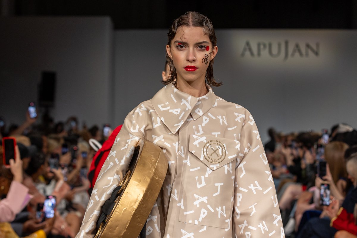 London Fashion Week tweet media