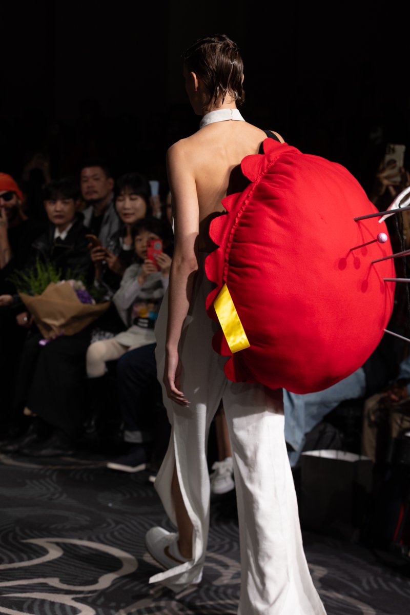 London Fashion Week tweet media