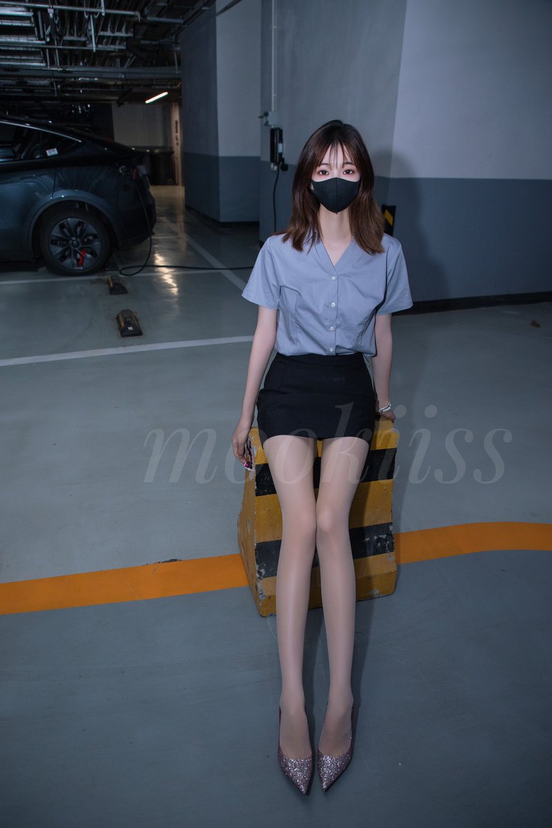 今天穿了一双 总想去找你的鞋 https://t.co/BdsfBnpRzm