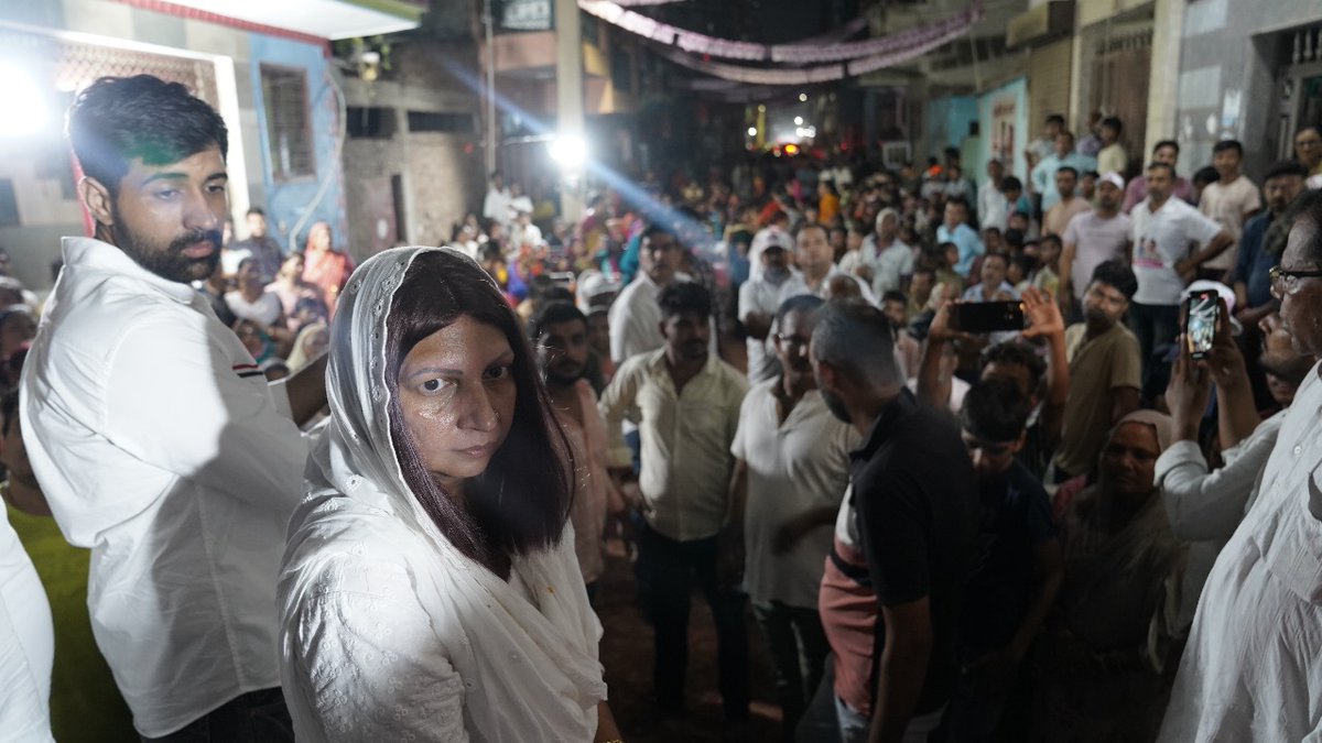 kumudnirakesh's tweet image. 🪣 भवानी एन्क्लेव में जनता ने अपना भरोसा और समर्थन दोनों ही हमें सौंपा! 5 अक्टूबर को बैलेट नंबर 8 पर बाल्टी चुनाव निशान के साथ हम सभी मिलकर विकास की नई दिशा तय करेंगे। आपका समर्थन हमारा संकल्प है, और यही संकल्प हमारे इलाके को आगे बढ़ाने की कुंजी बनेगा। 🪣

#बाल्टी